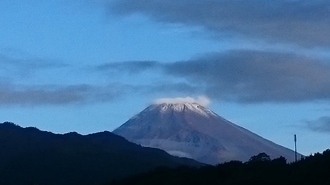 富士山に雪が！！
